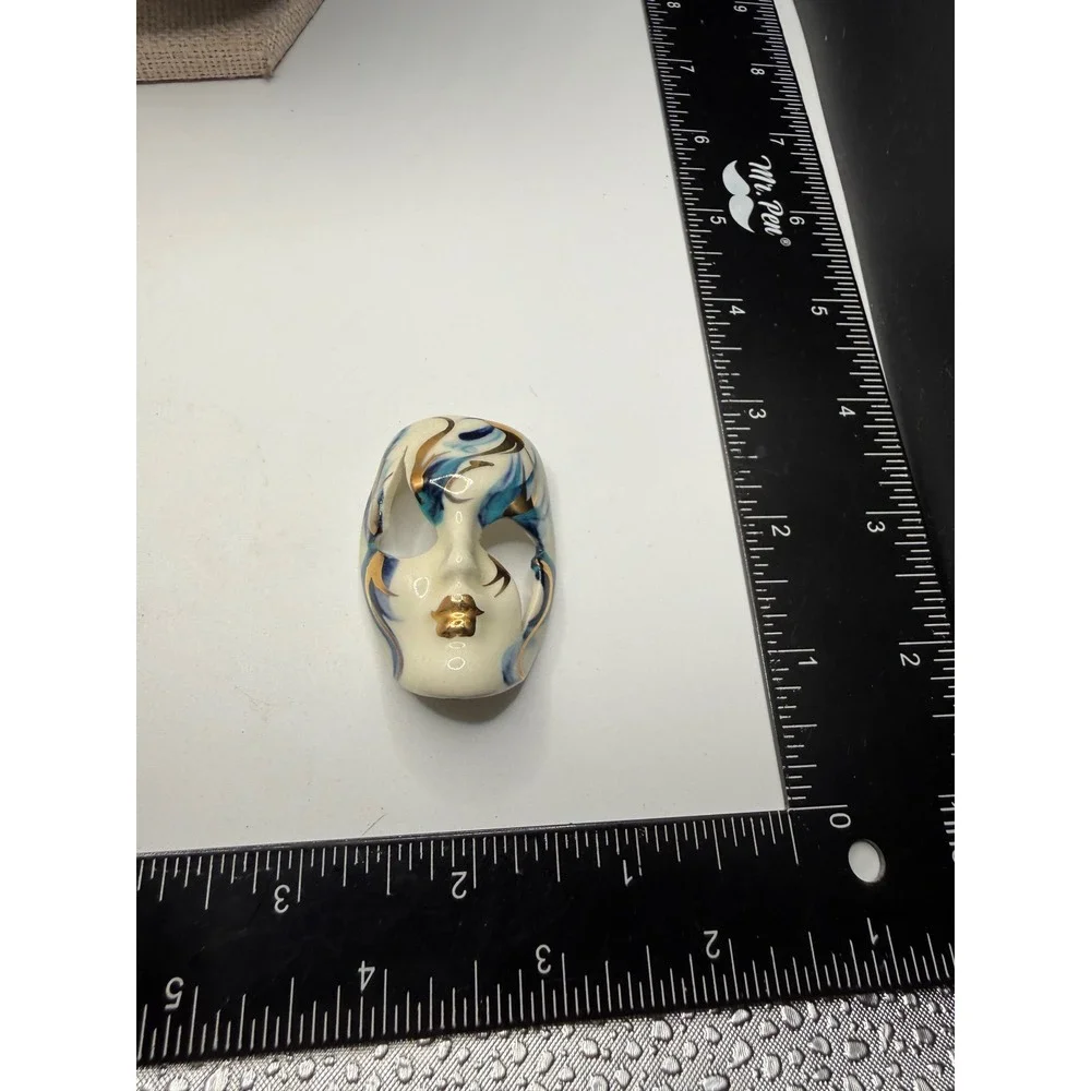 Vintage‎ New Orleans Ceramic Mardi Gras Mask Brooch Hand Painted Blue Gold YS